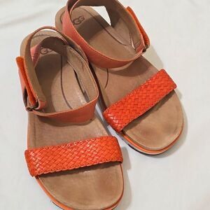 UGG Sandles 7.5